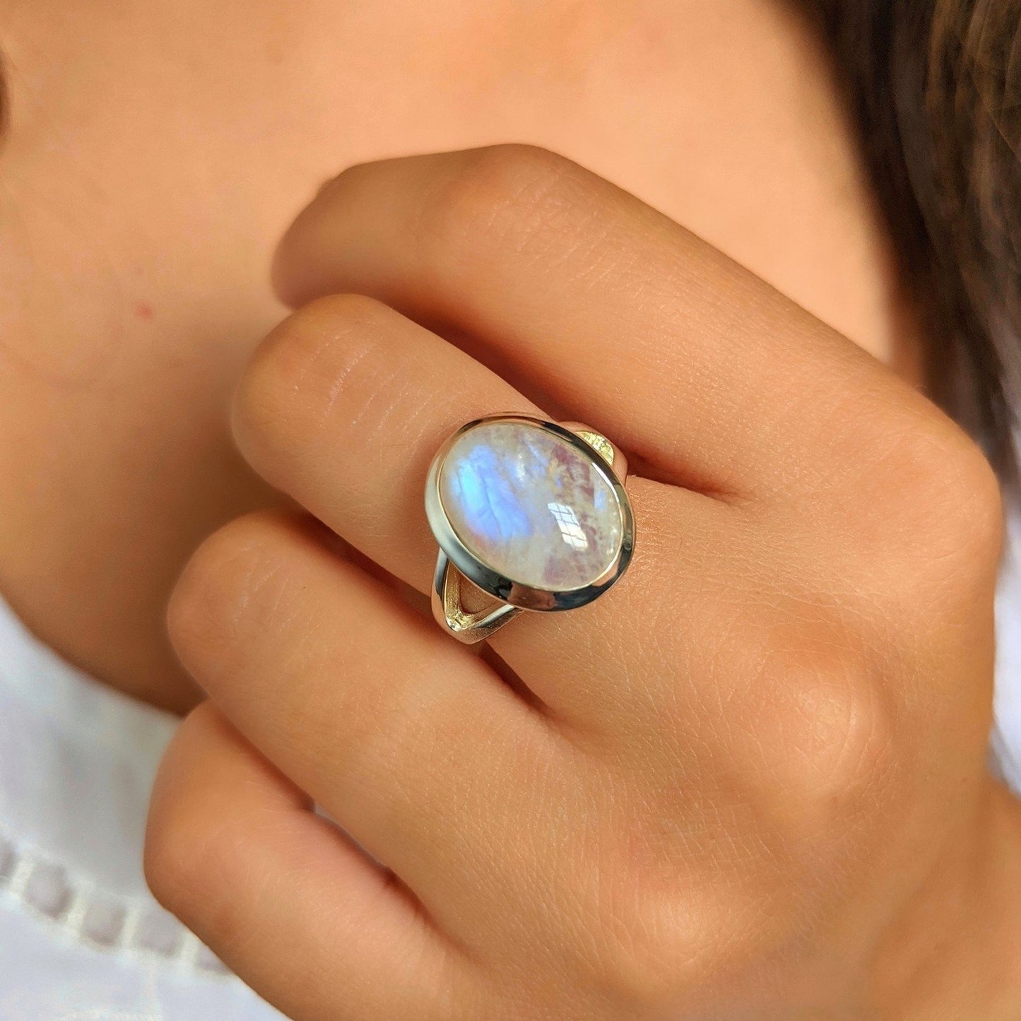 Beyoncé-Ring mit klobigem Mondstein