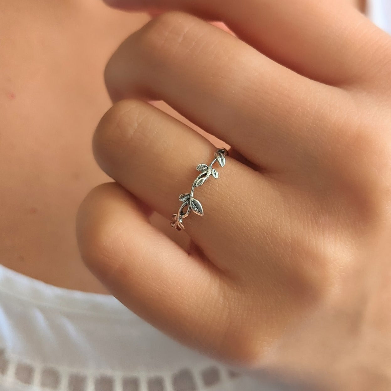 Sandra Dainty Vine Ring
