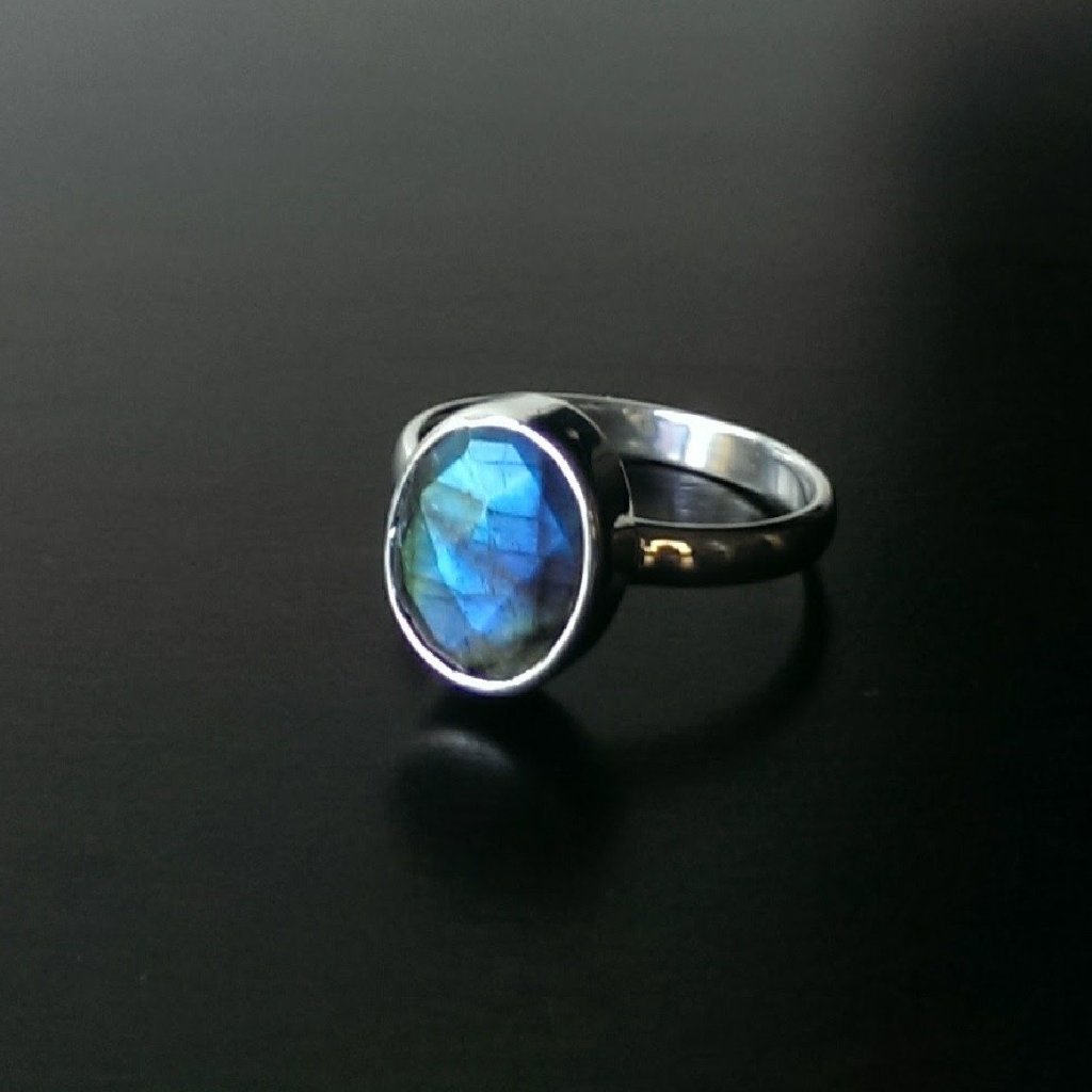 Moon & Milk - 925 Sterling silver labradorite faceted silver ring