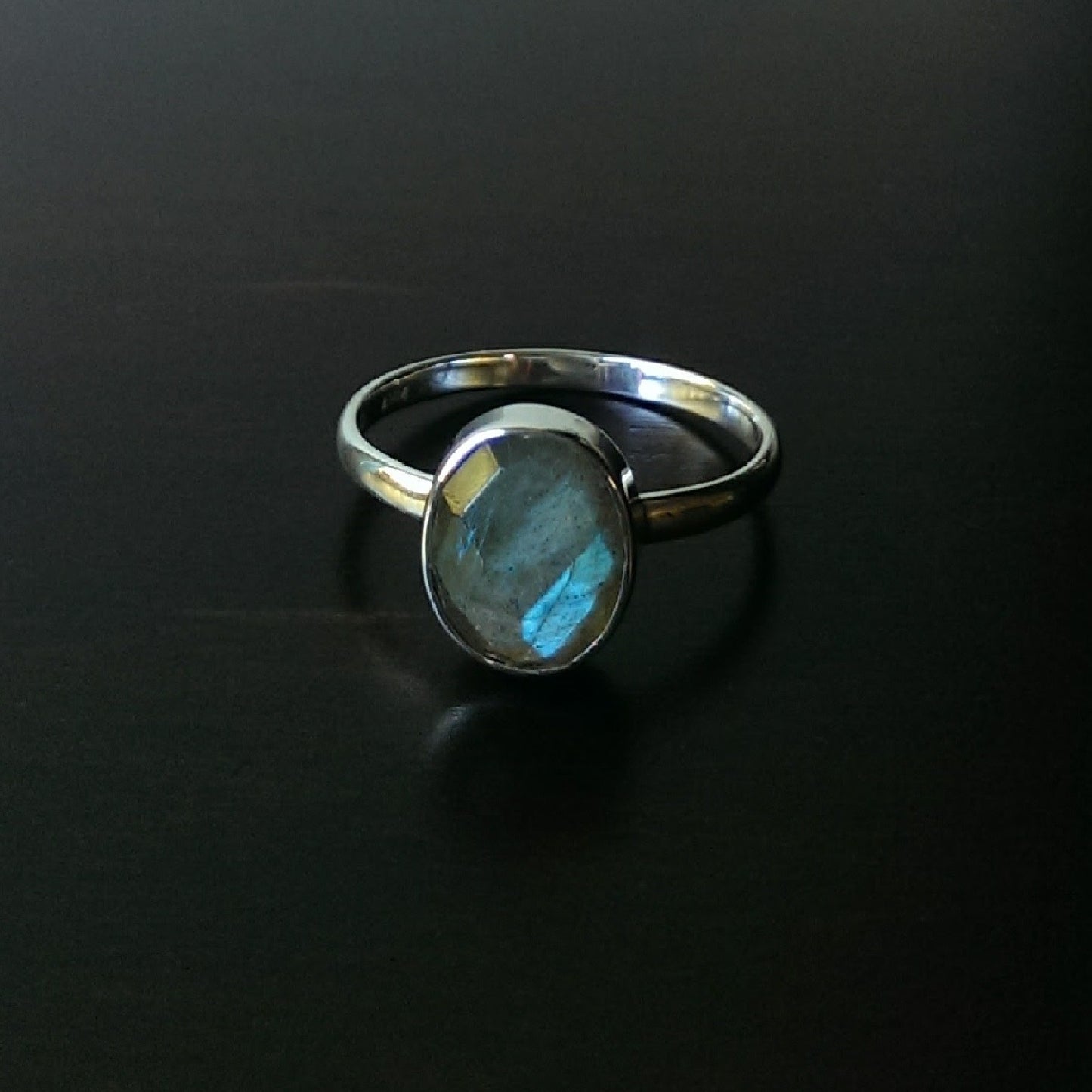 Moon & Milk - 925 Sterling silver labradorite faceted silver ring