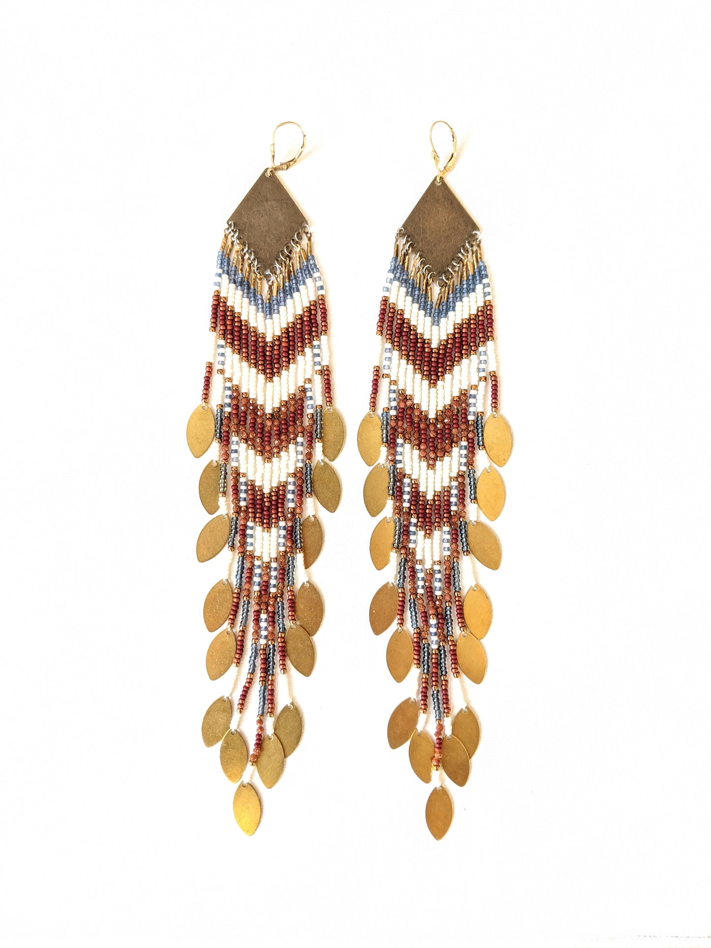 Boucles d'oreilles en perles de grès et feuilles d'Alicia