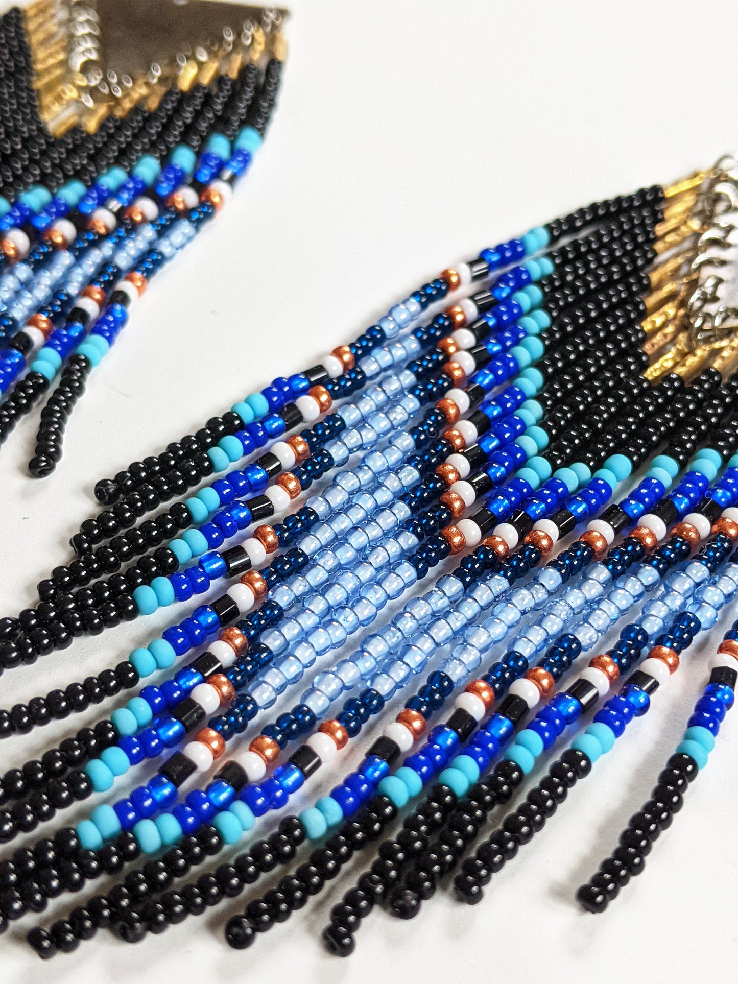 Boucles d'oreilles perlées bleues Adebola