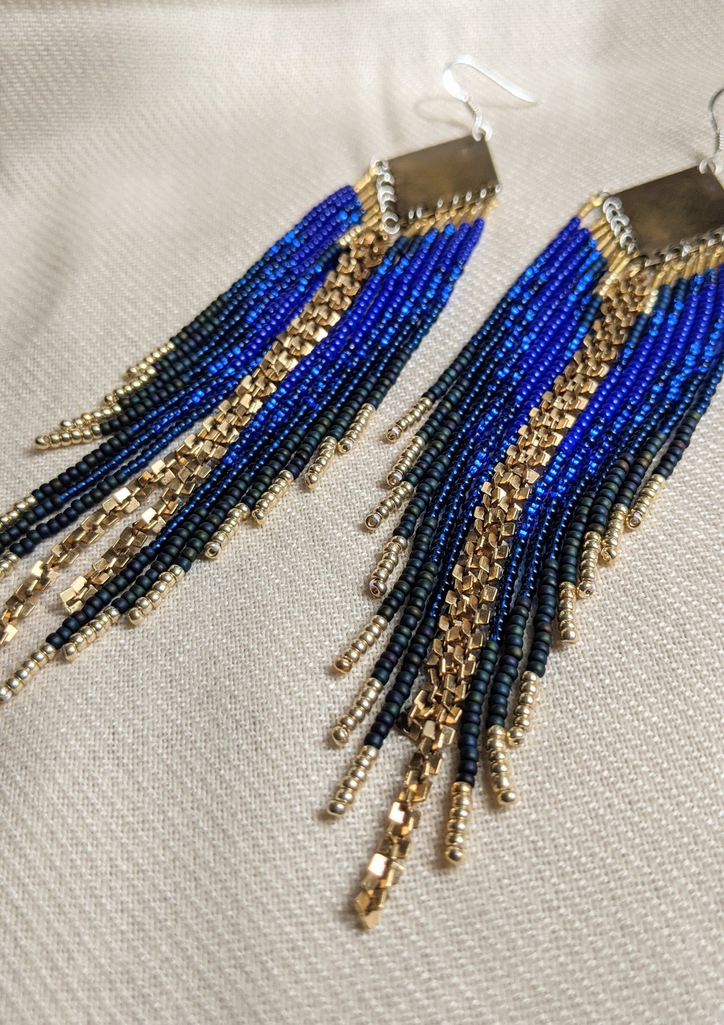 Boucles d'oreilles perlées bleu océan profond Sylvia