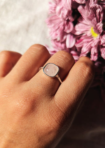 bell Rose Quartz Silver Hammered Ring