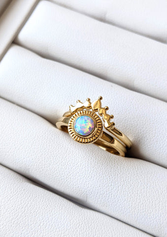 Anneau d'opale de couronne d'or de Ruth