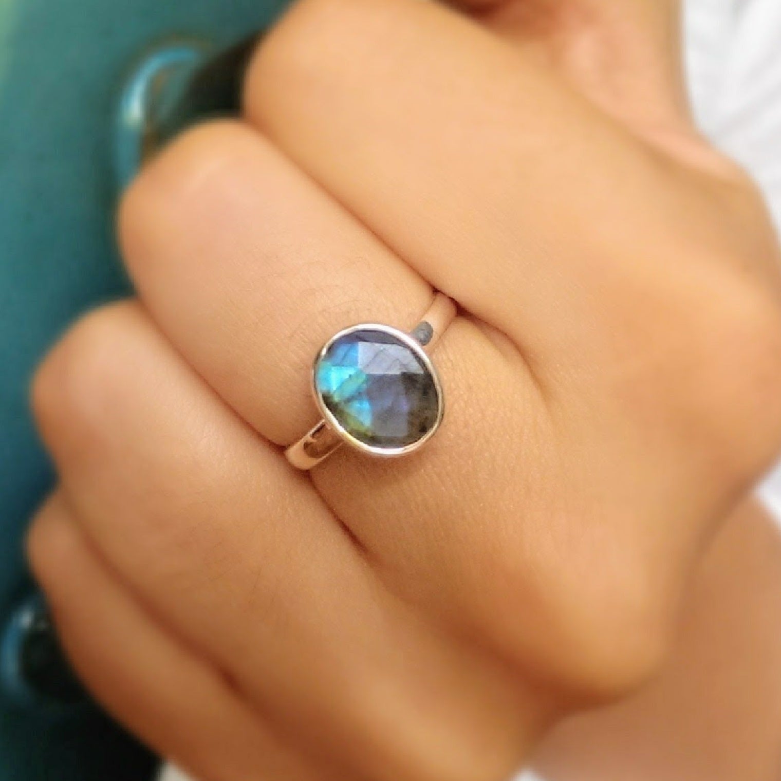 Moon & Milk - 925 Sterling silver labradorite faceted silver ring