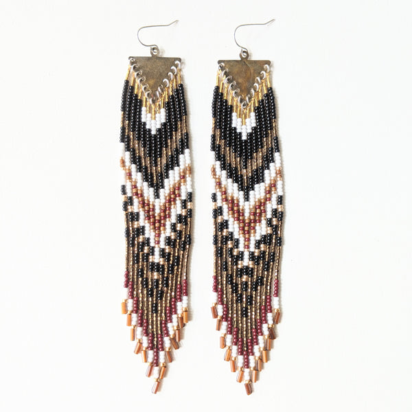 Boucles d'oreilles perlées Surya Black Hawk
