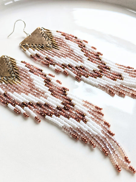 Boucles d'oreilles perlées indigènes roses Gouyen 