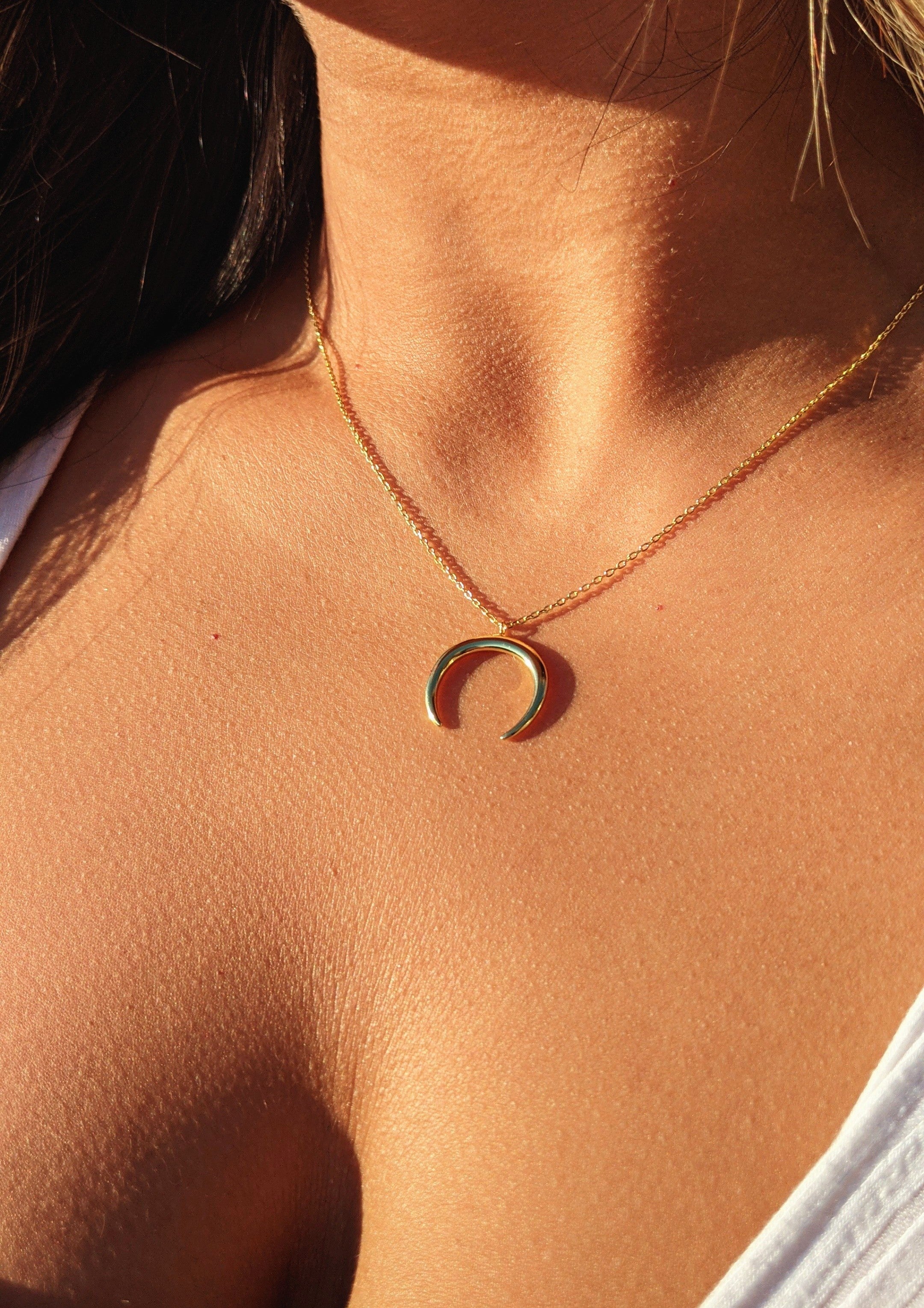 White Gold Diamond Crescent Moon Pendant Necklace | Lee Michaels Fine  Jewelry