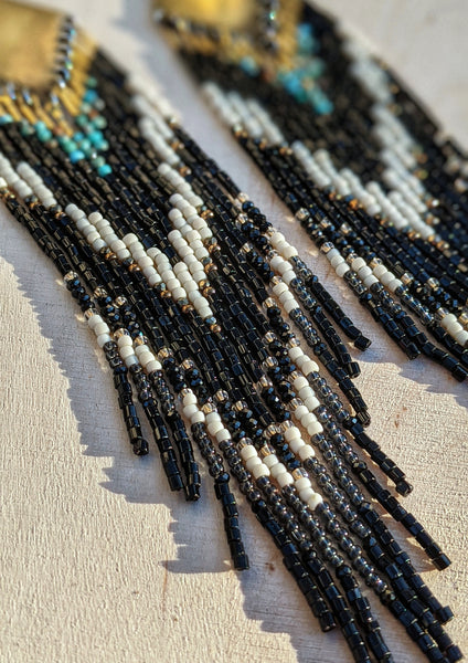 Boucles d'oreilles perlées turquoises noires et blanches
